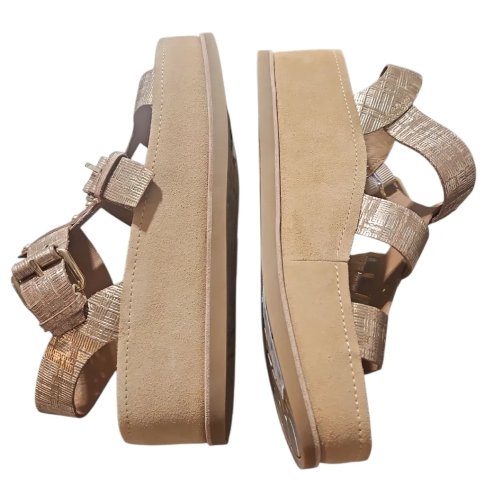 Donald Pliner Jesmin Platform Fisherman Sandal Camel Platino Size 7.5